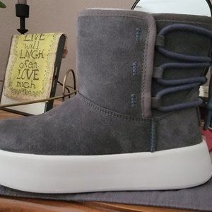 Ugg Classic ankle boot size 6 NEW